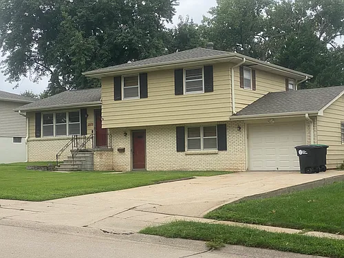 12609 N St Photo 1