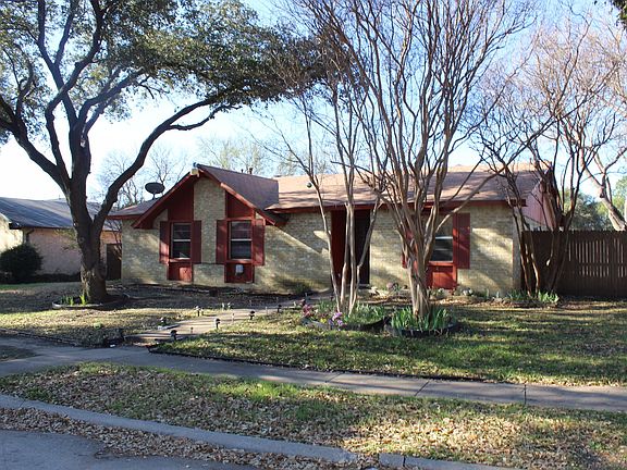 3rd image of 1916 Chamberlain Dr