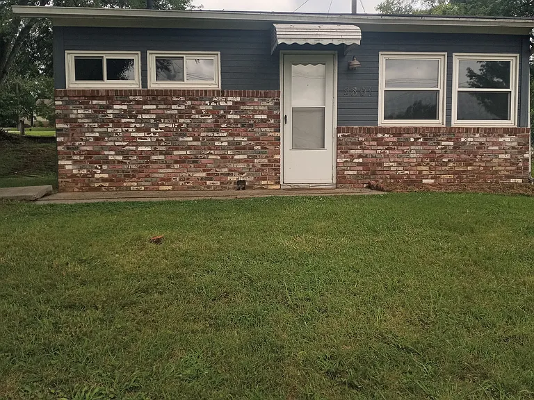 2801 Cecil Ave — Photo 2