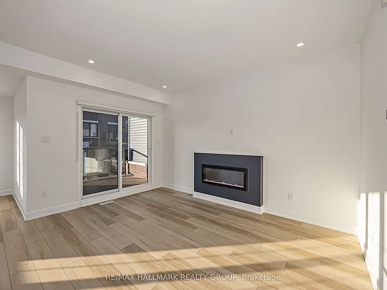 422 Rolling Meadow Cres — Photo 16