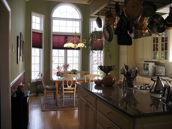 5th image of 12 Bradford Ln