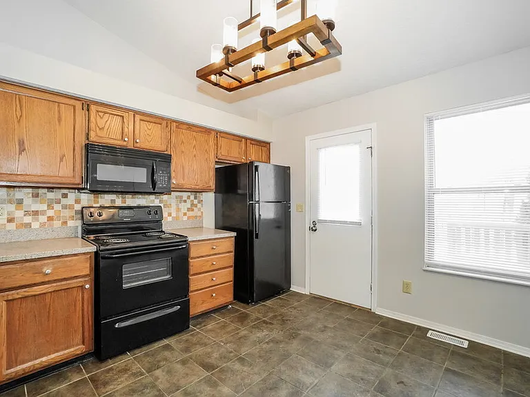 1270 Pinnacle Dr — Photo 9