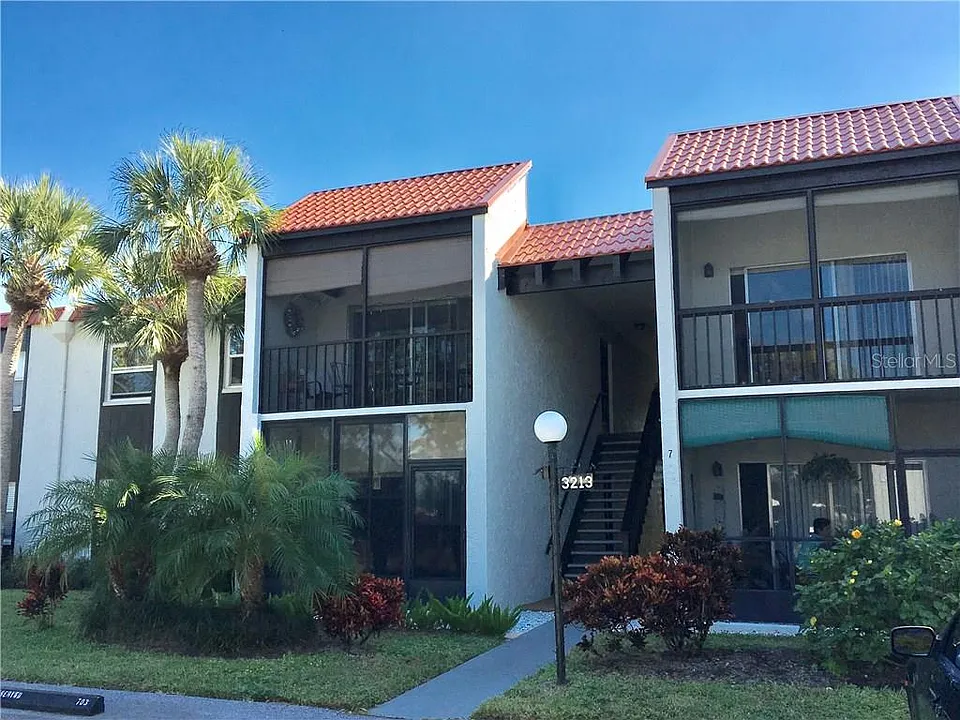 3213 Beneva Rd #204