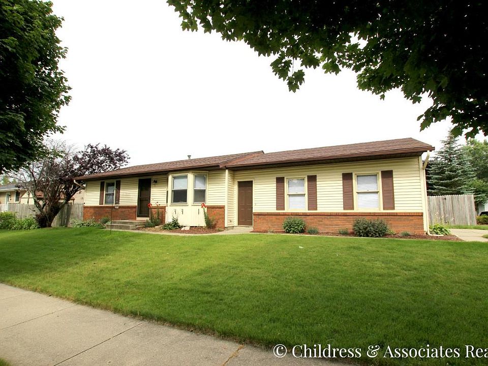 1st image of 901 N Park Ct NE