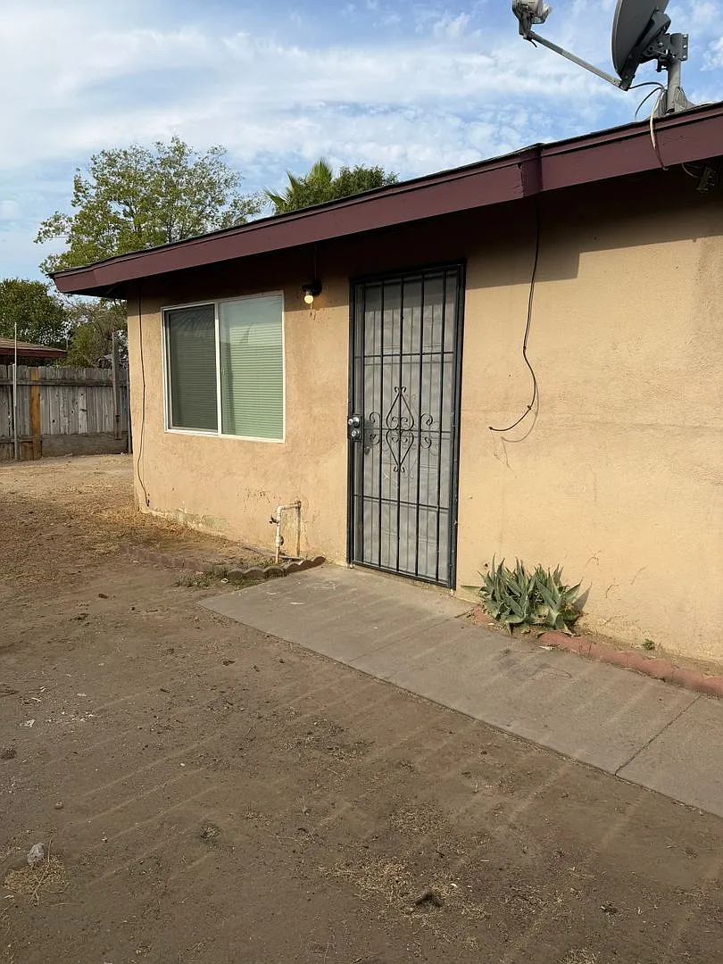 327 & 325 Dobrusky Dr — Photo 1