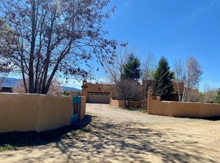 570 Baca Ln, Taos, NM 87571