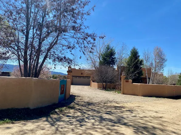 570 Baca Ln, Taos, NM 87571