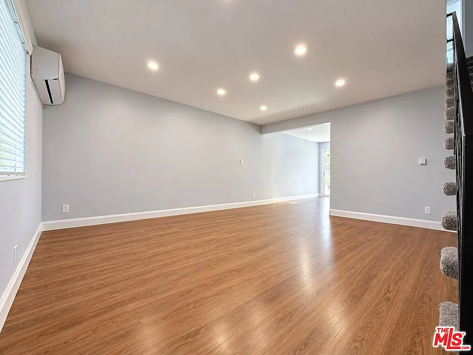 2 bed, 1.5 bath, 1000 sqft, $2,600 — Photo 2