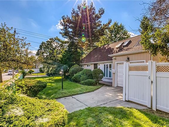 3rd image of 219 Crown Ave