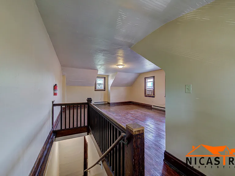 1638 Indianola Ave — Photo 44