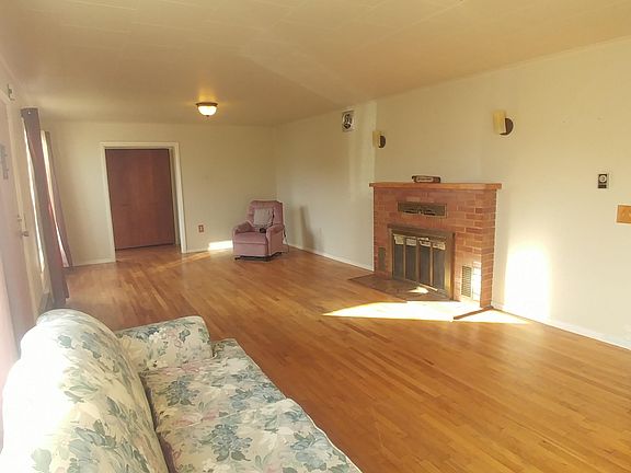 3rd image of 31 NE Coos St