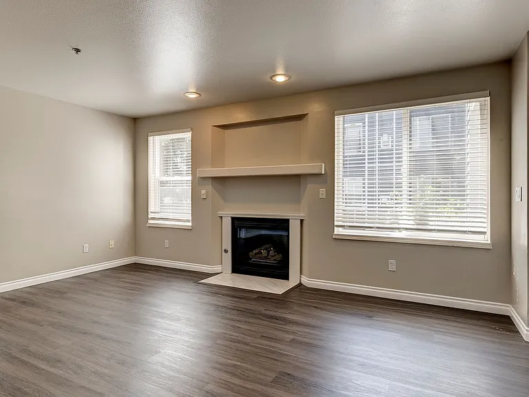 300 N Oak Harbor St #A102 — Photo 5
