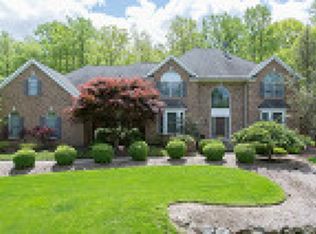 2 Colts Run, Chester, NJ 07930