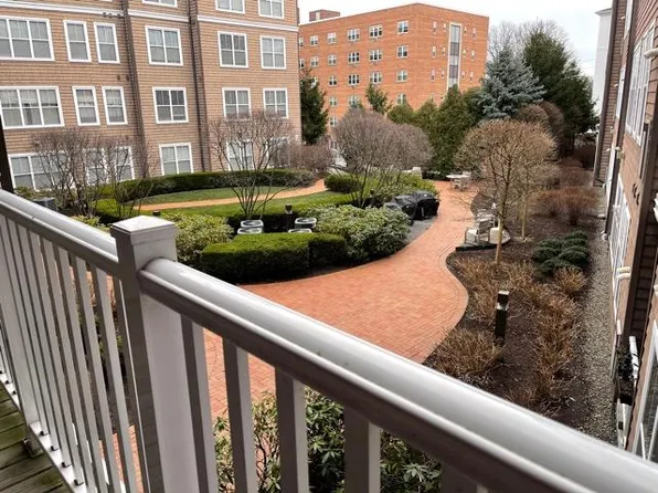 850 E Main St, Stamford, CT