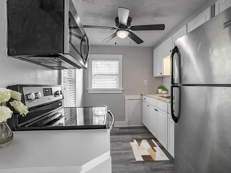 2401 Dartmouth Ave N #B — Photo 10