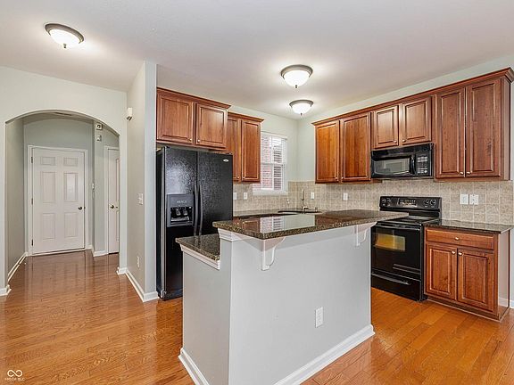 5th image of 16317 Meadowlands Ct