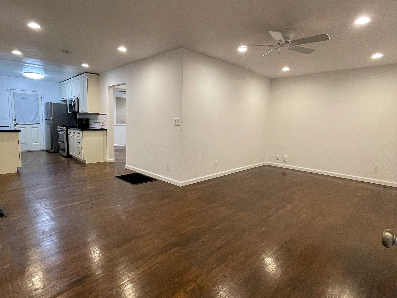 2 bed, 885 sqft, $4,000 — Photo 4