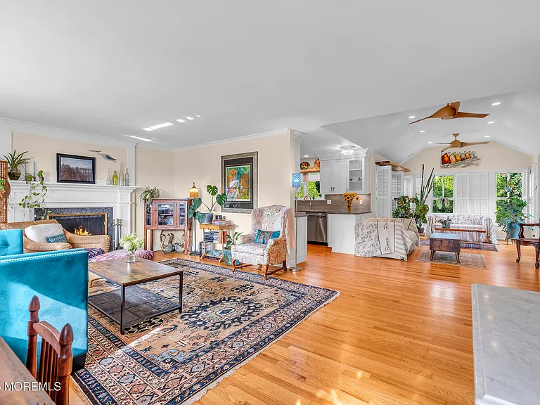 67 N Farragut Ave — Photo 17