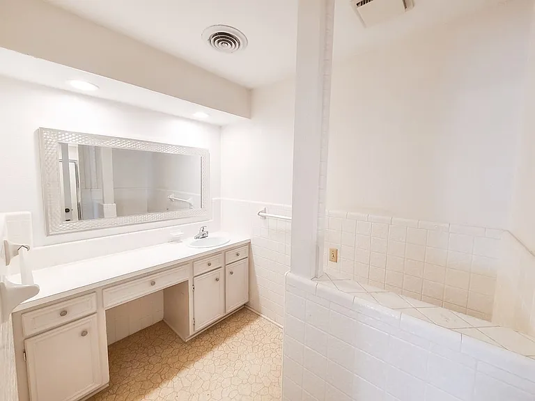 2900 Goddard Pl — Photo 5
