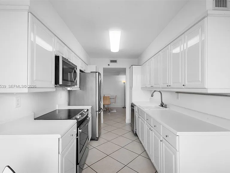 3598 Yacht Club Dr #601 — Photo 12