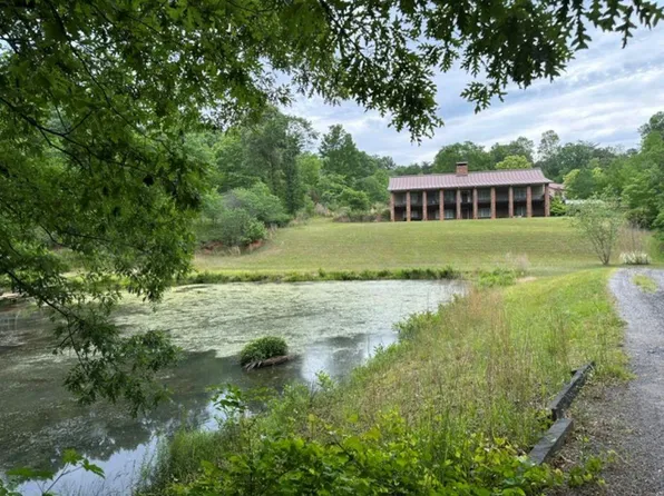 4454 Ledan Ext, Gainesville, GA 30506