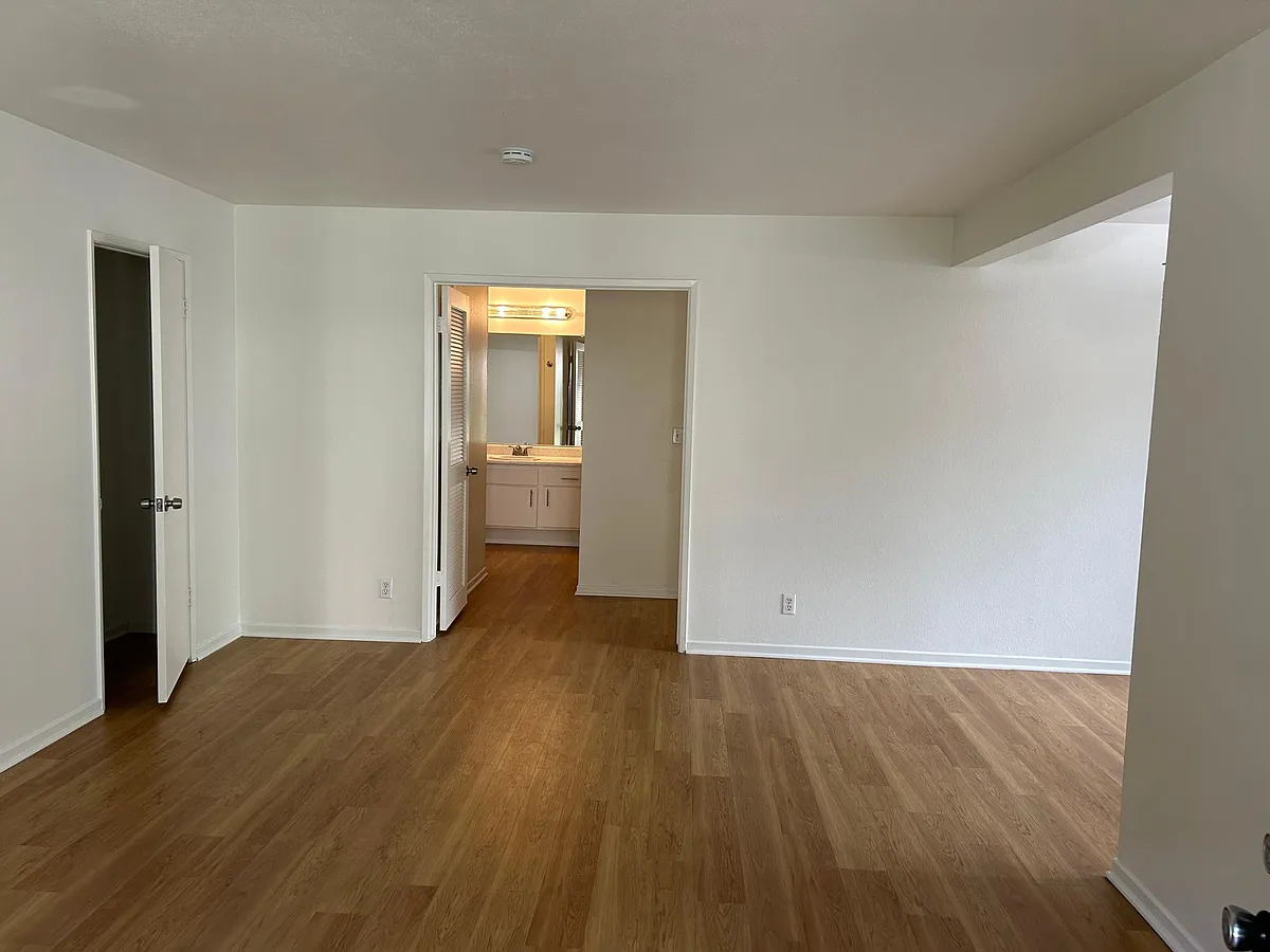 Building Photo - 237 Streamwood