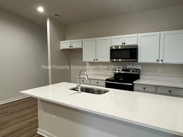 138 N Gowen St — Photo 27