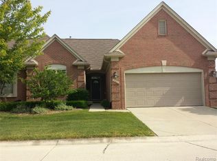 40611 Turnberry Dr, Sterling Heights, MI 48310