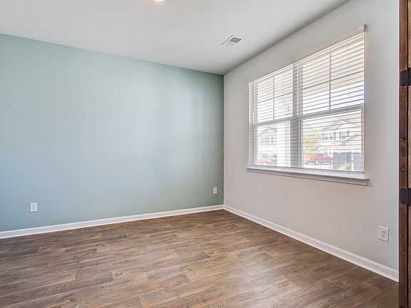 5th image of 514 Sybilwood Ln