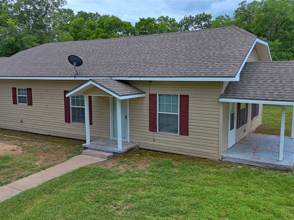 1007 Hulme St, Bowie, TX 76230