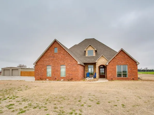 825 E Carrier Rd, Enid, OK 73701