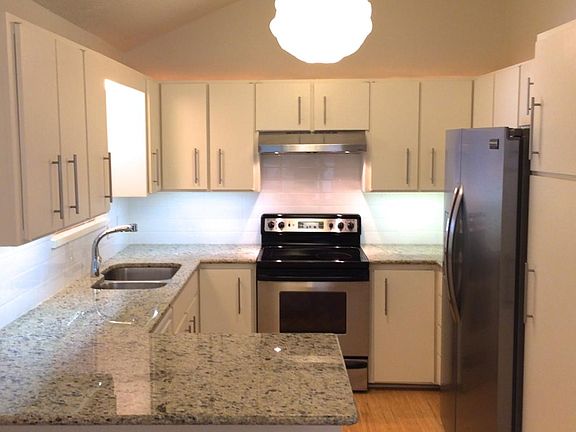 5th image of 1614 Oakwood Dr