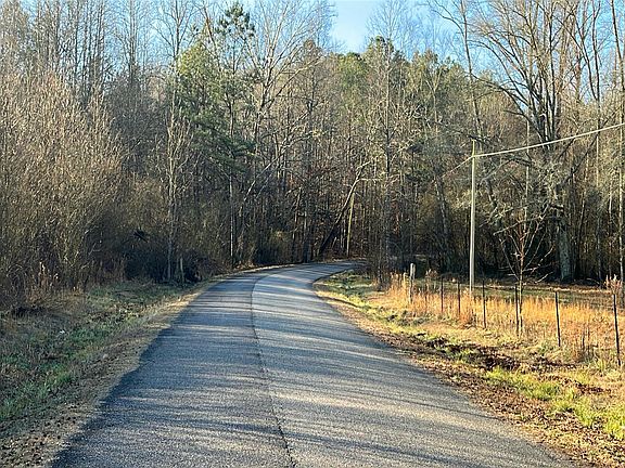 2nd image of 684 Elliott Rd