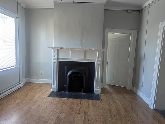 Building Photo - 201 S Broadway St #2