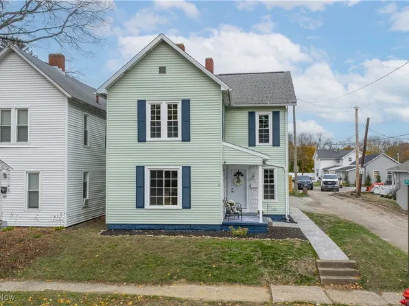 341 Ray Ave NE, New Philadelphia, OH 44663