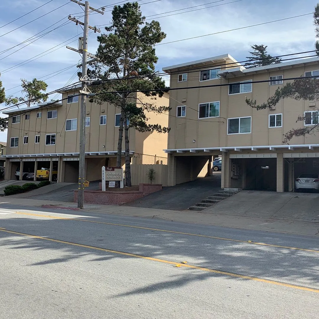 2835 David Ave — Photo 1