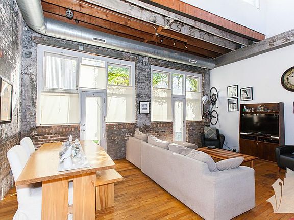 3rd image of 3827 N Ravenswood Ave #3C