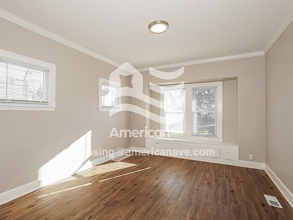 560294_004_wm_-_living_room_13544890.jpg