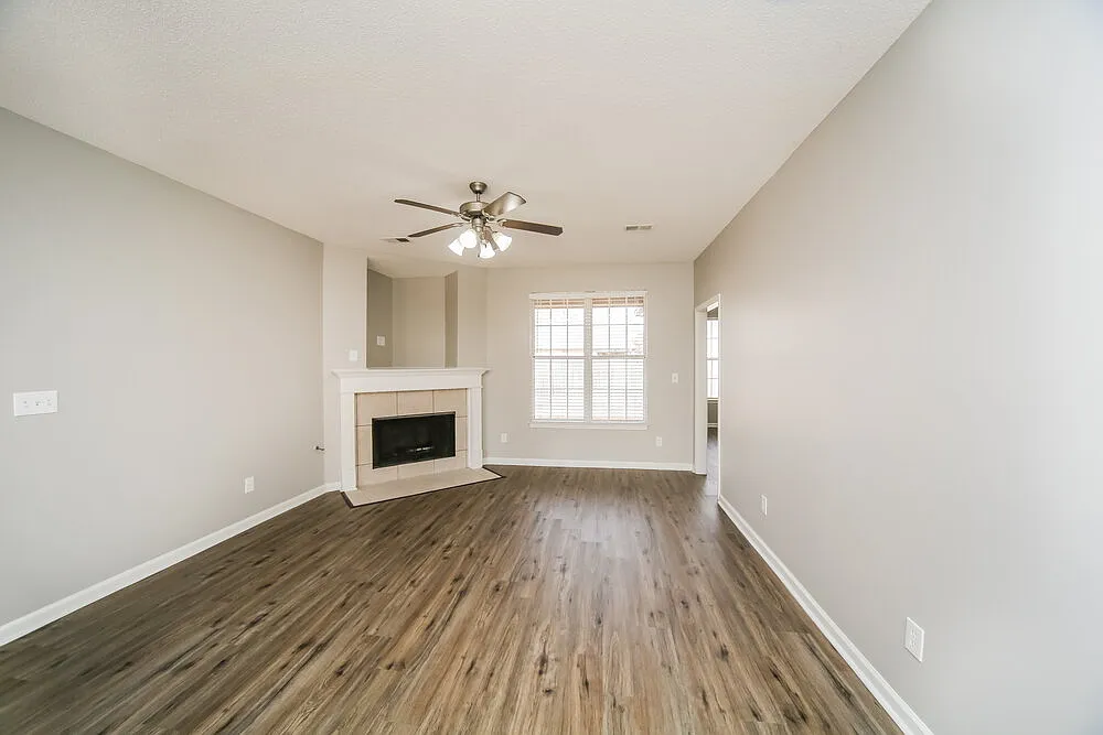 4 bed, 2.0 bath, 2222 sqft, $2,940 — Photo 4