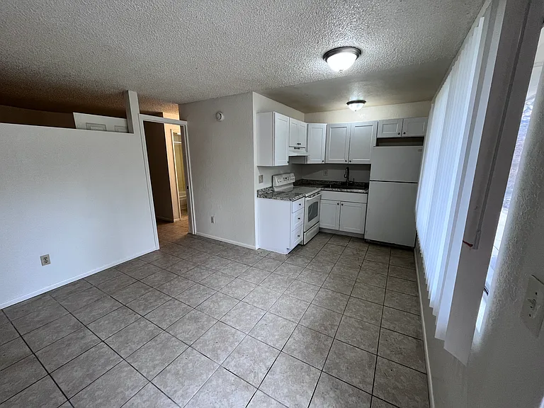 3052 N Alvernon Way #109 — Photo 2