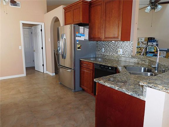 4th image of 1571 Pine Ct