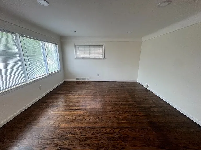 18536 Holland Ave — Photo 11
