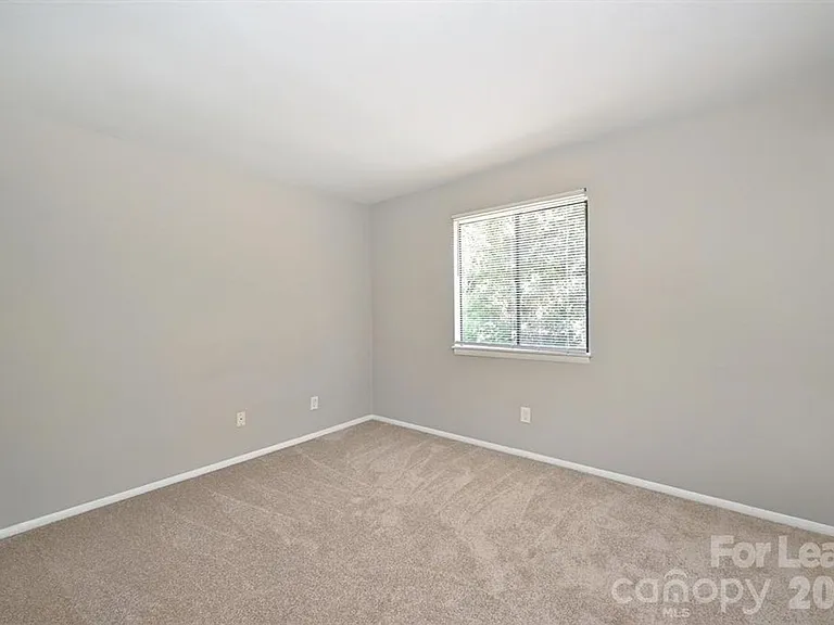 951 Hollywood St — Photo 12