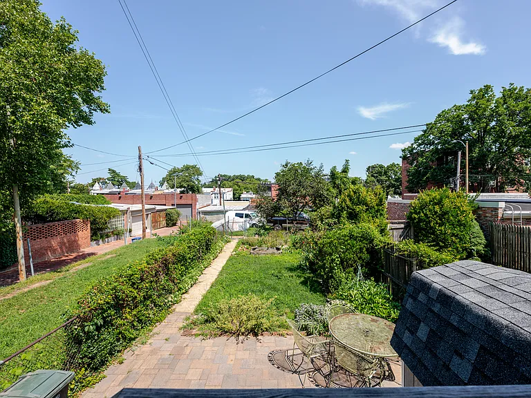 1234 E St NE — Photo 26