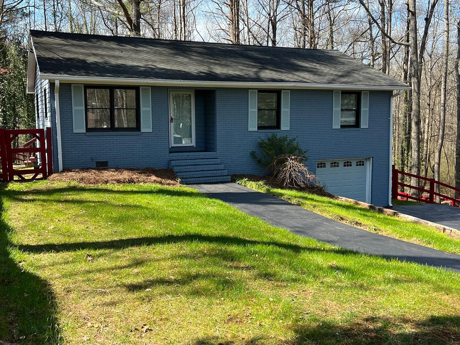 3 bed, 1208 sqft, $1,800 — Photo 2