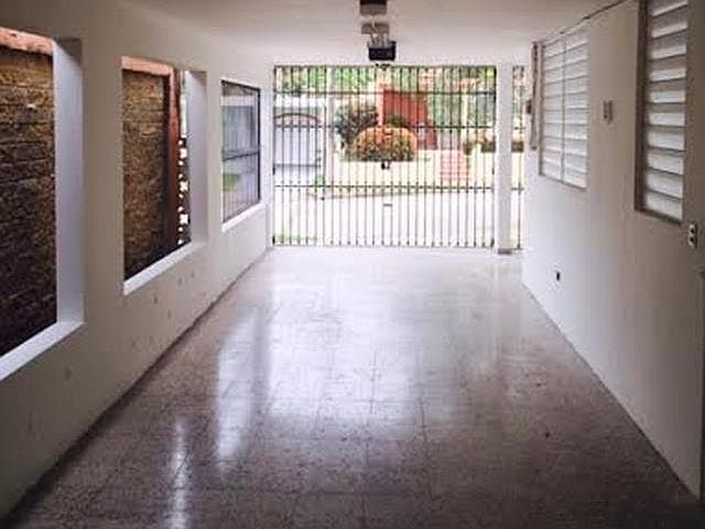 2nd image of E20 Calle 8