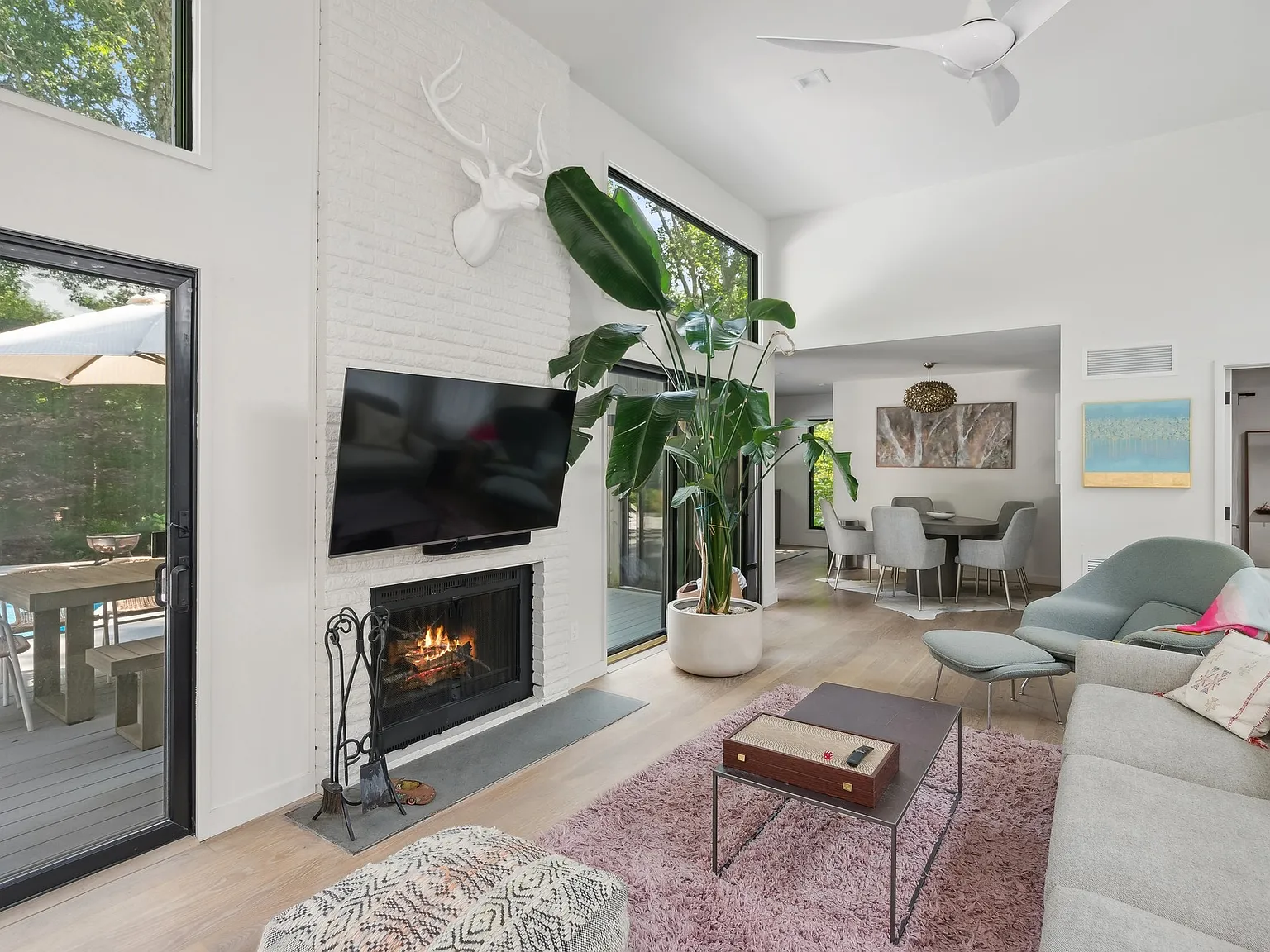 Sweet Contemporary Renovated, Springs — Photo 4