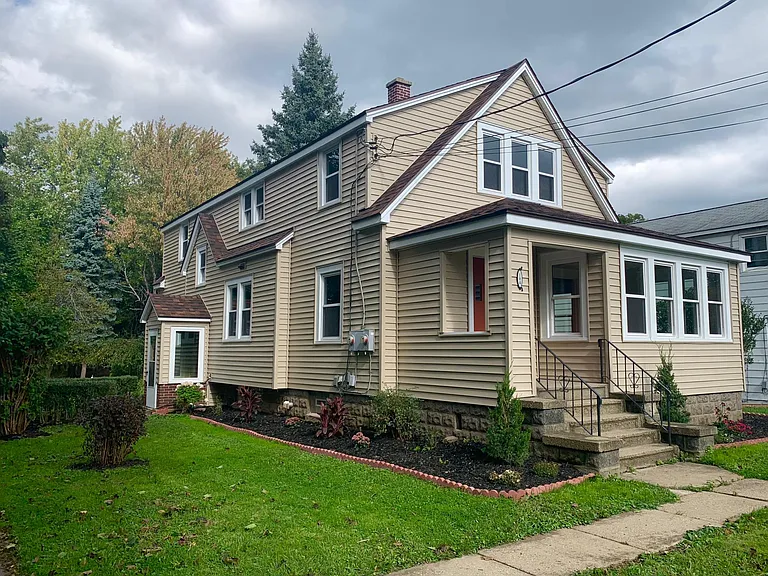 104 Garden Pkwy — Photo 2
