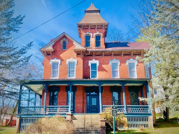 20 N Jefferson St, Staunton, VA 24401