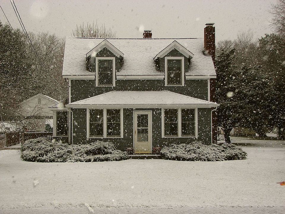 2nd image of 104 Pine St